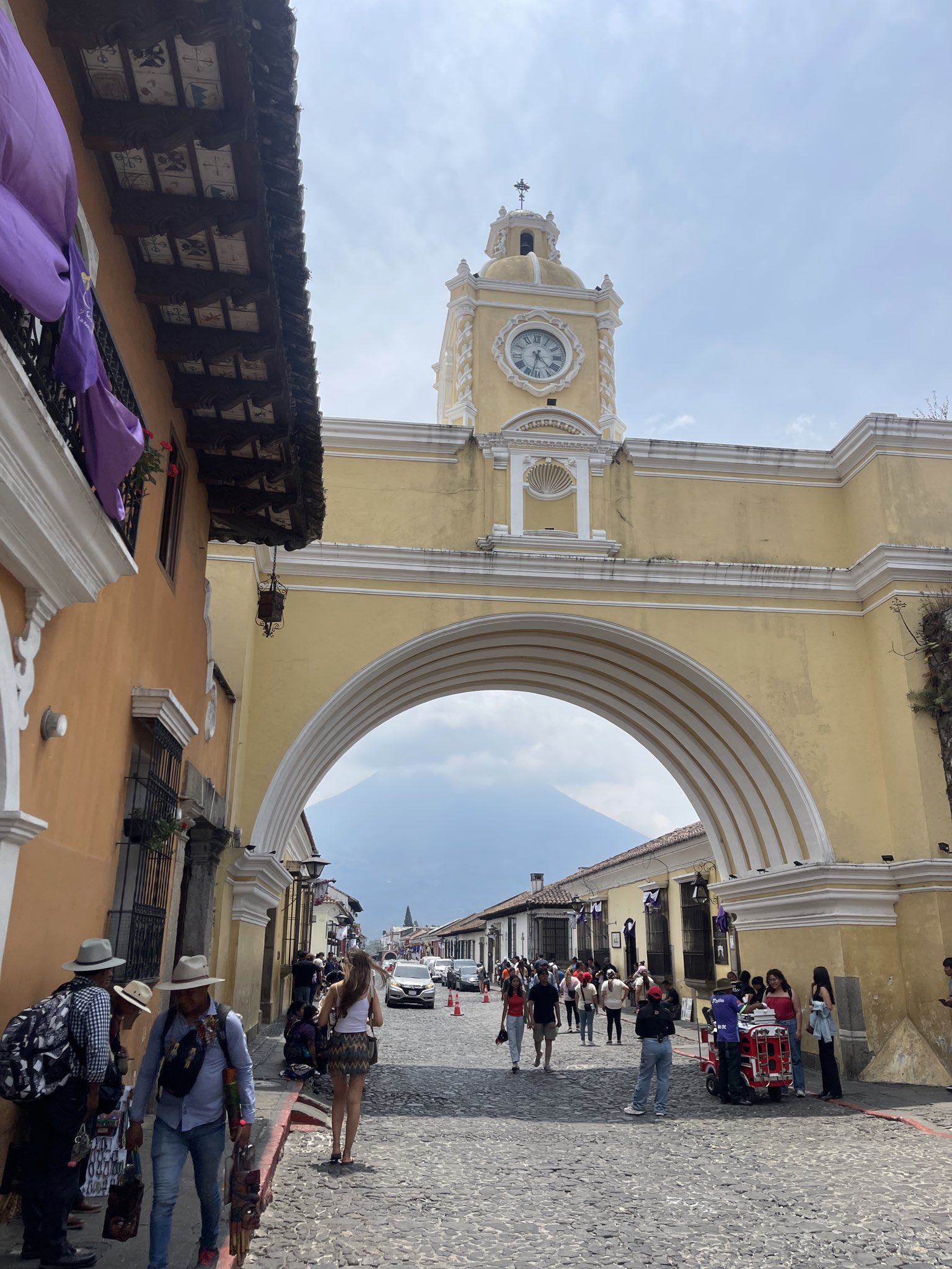 Antigua Guatemala Arco Reloj