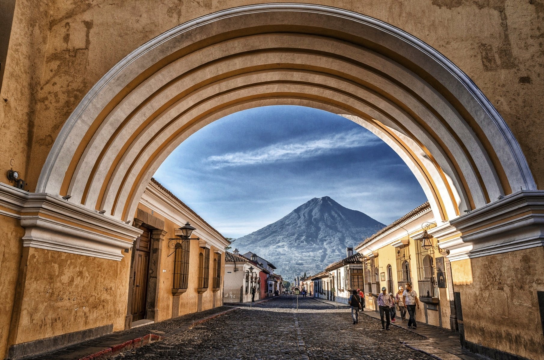 Bajo El Arco De Santa Catalina Antigua Photo By David Rojas Gt