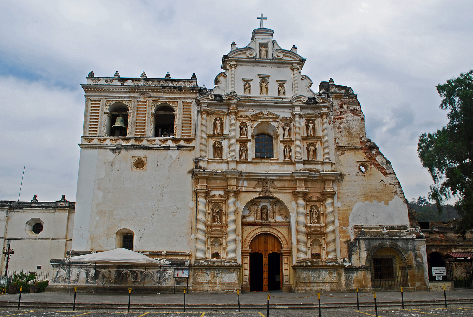 Iglesia De San Francisco Antigua Guatemala By Kirk K