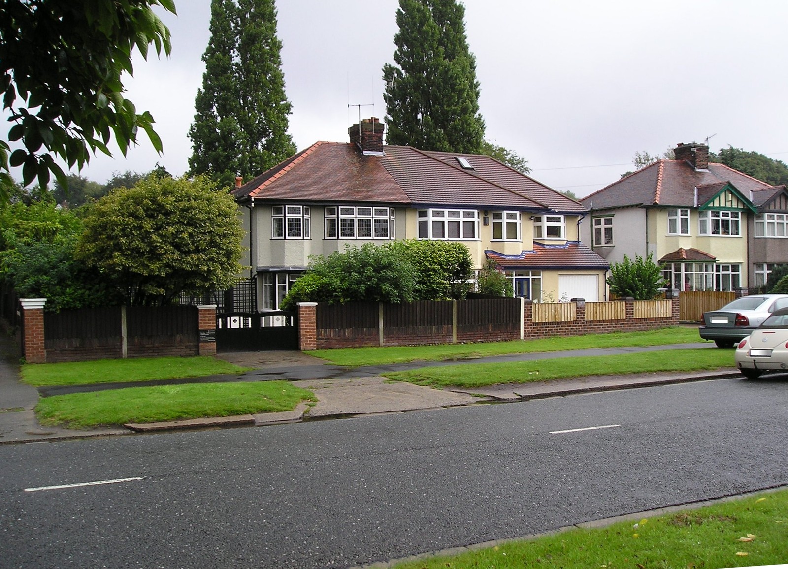 Mendips, maison d'enfance de John Lennon à Liverpool. Photographie : Lipinski, 2010 ; CC BY-SA 3.0, via Wikimedia Commons. Redimensionnement uniquement.