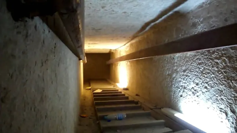 Pyramid Inside