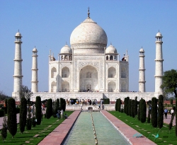 px Taj Mahal in March 