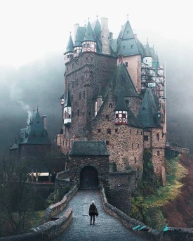 Eltz Castle in front