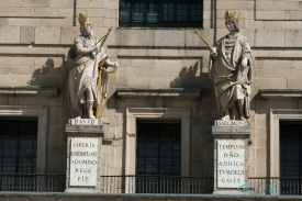 Estatuas de los reyes David y Salomon Baslica of El Escorial en San Lorenzo de El Escorial