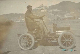 Peugeot in front of the Gyantse fortress