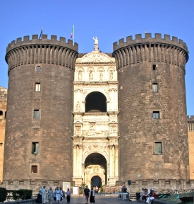 castel nuovo portail