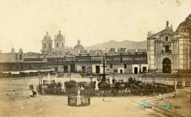 foto Courret plaza de armas de Lima torres de San Francisco