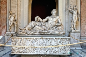 sculptures in vatican museum